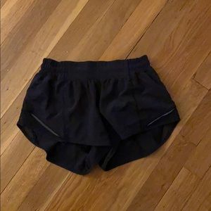 Lululemon hotty hot shorts 2.5”